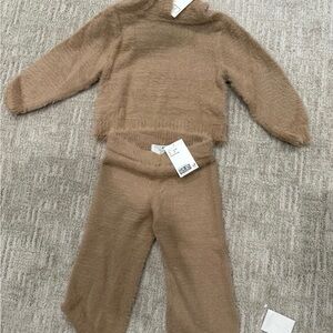 H&M Toddler girl FLUFFY-KNIT pants  and hoodie set sz 2T